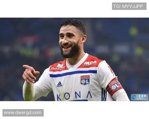 《从巴黎街头到绿茵场：法国足球新星的梦想与坚持》