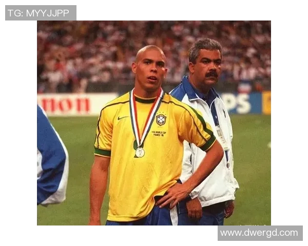 全球足球巨星身高排行 盘点那些身高引人注目的球员 全球足球巨星身高排行 盘点那些身高引人注目的球员