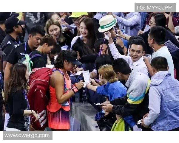 足球四大球星同框合影 展现巅峰对决时刻的辉煌与荣耀 足球四大球星同框合影 展现巅峰对决时刻的辉煌与荣耀